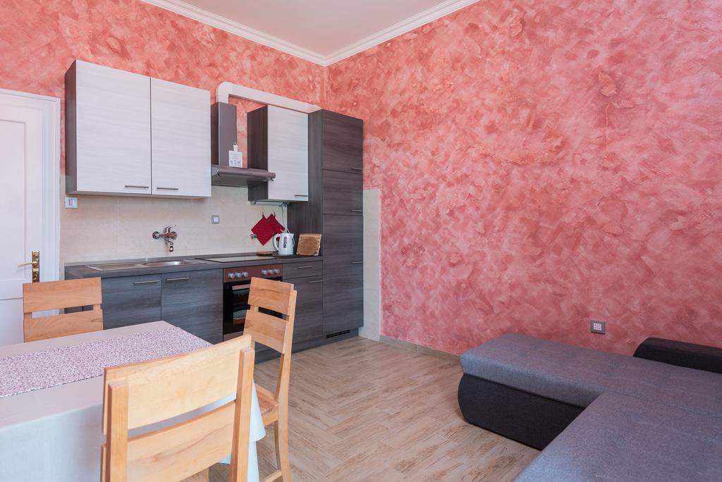 Holiday Home Luna Оребич Экстерьер фото