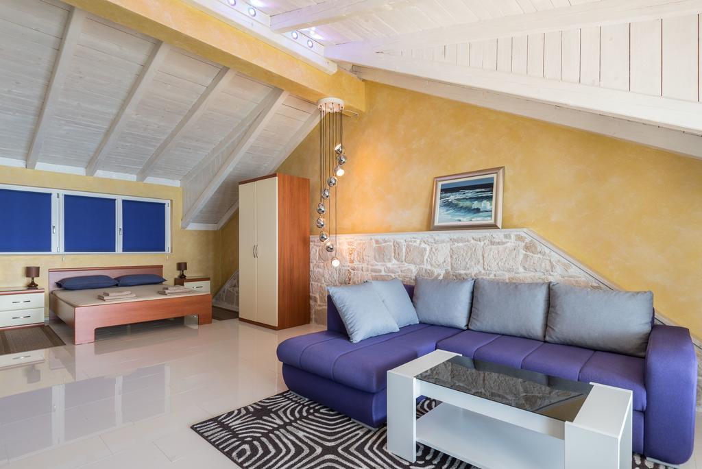 Holiday Home Luna Оребич Экстерьер фото