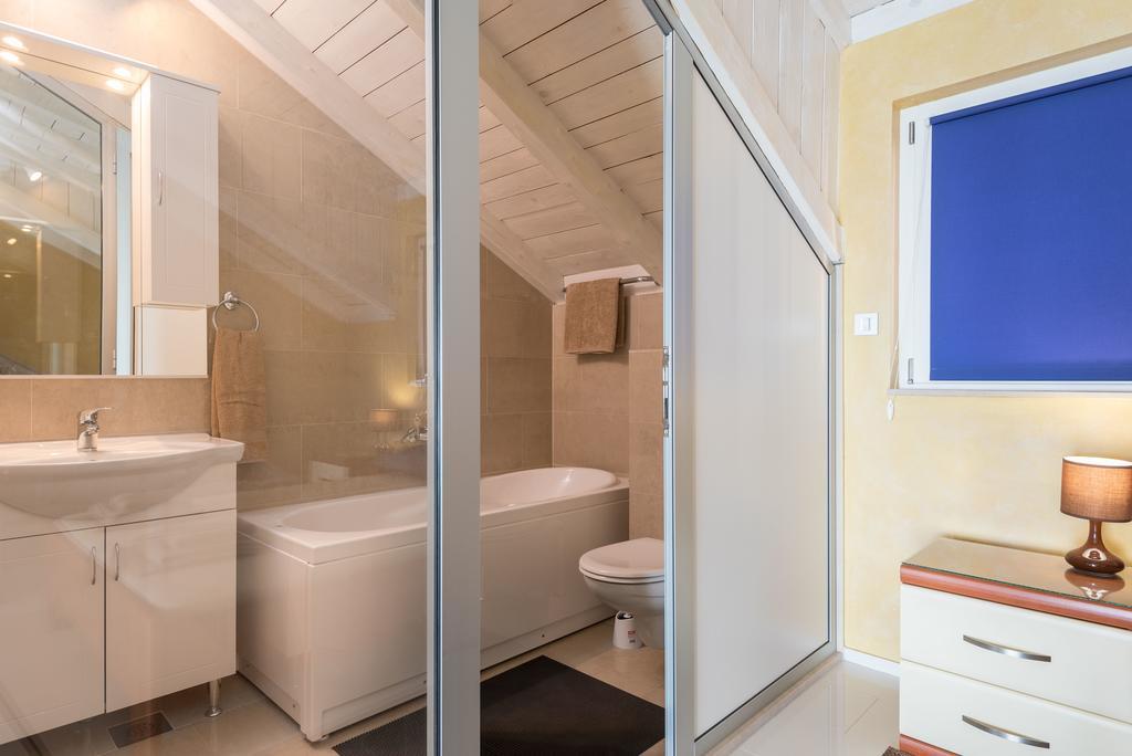 Holiday Home Luna Оребич Экстерьер фото